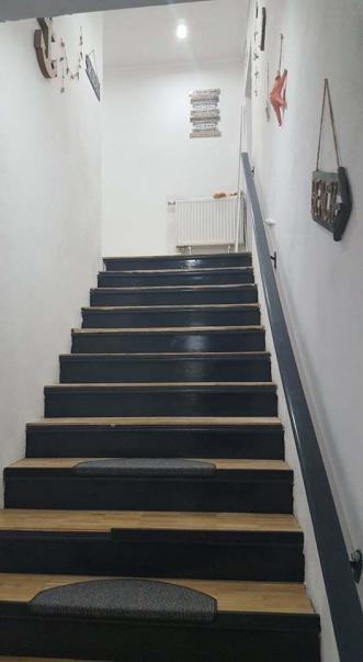 Flur - Boden und Treppe